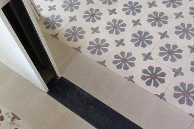 restauro conservativo con riproduzione di marmette di nuova manifattura . Intervento chiuso al 95% .