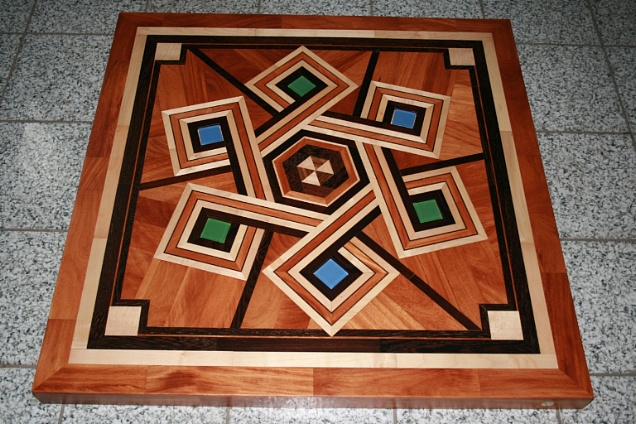 Centro artistico ad intarsi di pietre/marmi