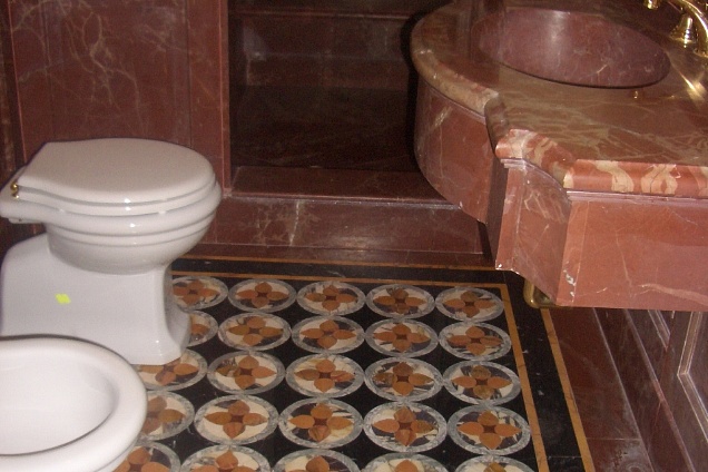 pavimentazione bagno in marmo