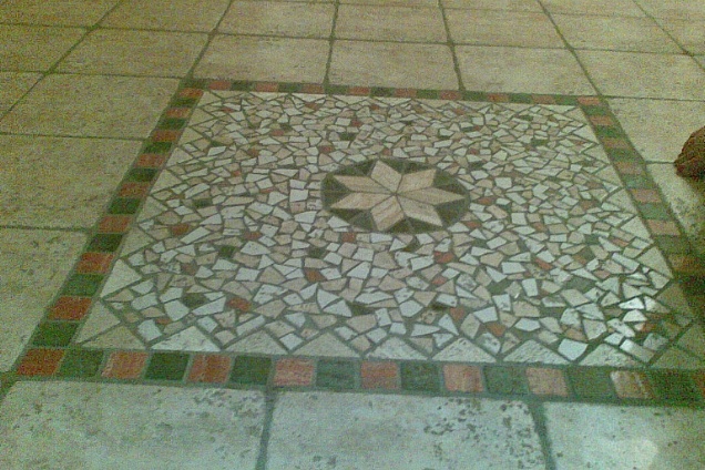 un piccolo rosone sempre con prodotti reciclati....