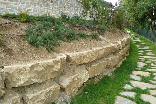 gorietti srl - La Pietra di Pianello blocchi scenografici per giardini e da scogliera - 4