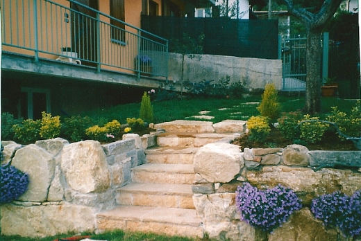 Scala (pedata e alzata)in pakistana-indiana color giallo