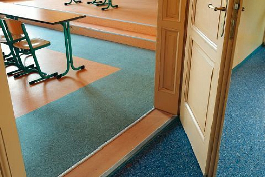 arredamenti moquettes pavimentazione tecnica in pvc per sala opera - 7