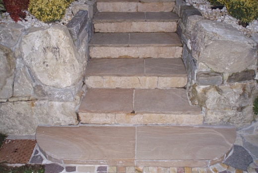 Scala (pedata e alzata) in pakistana-indiana color giallo