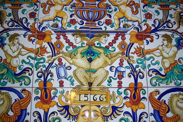 riproduzione pavimento maiolicato a mano  della Cappella Baglioni di Spello (Perugia)
originale posizionato al centro della Cappella affrescata con storia della Vergine, opera del Pittore Perugino Bernardino di Betto detto il Pinturicchio