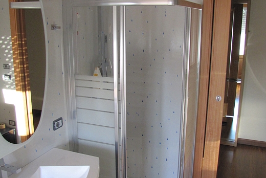 Rivestimento per pareti in resina epossidica con decori