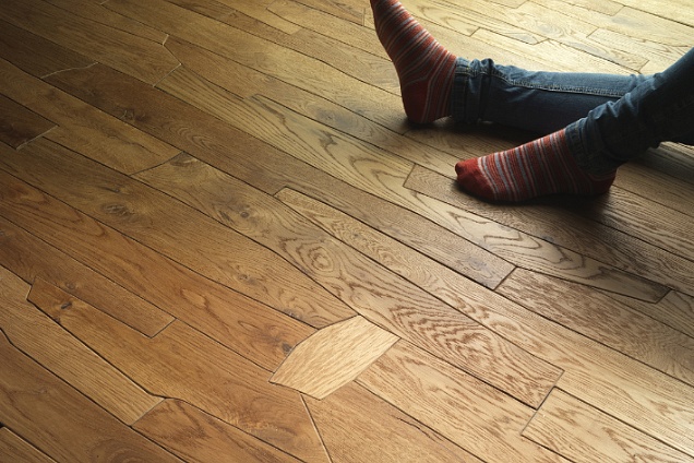 Modello Palladio linea Intarsio di Berti.

Rovere, prefinito intarsiato verniciato.