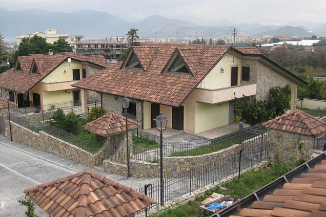 un complesso di villette a San Egidio del montalbino (sa)