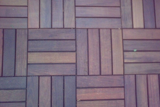 piastrella 300 x 300 posata a scacchiera