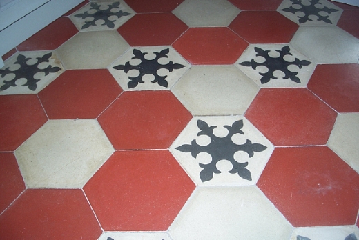 Cementine esagonali colore bordeaux e bianche