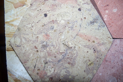 Pavimenti in cotto antico di recupero nel formato esagonale ottenuto utilizzando mattoni variegati