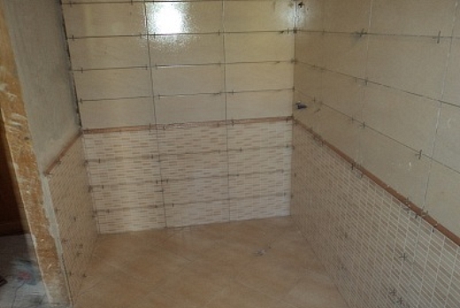 posa in opera rivestimenti 20x60 incollati e montati dritti con distanziatori da 2 cm