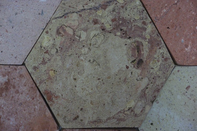 Pavimenti in cotto antico di recupero ottenuto utilizzando mattone variegato