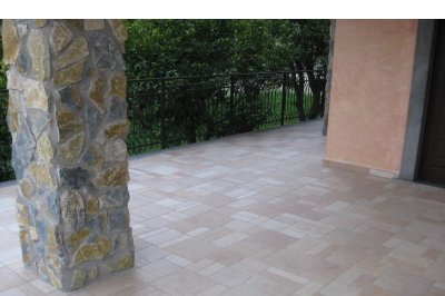 Posa di pietre naturali