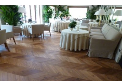 parquet a spina di pesce in Teak Antico