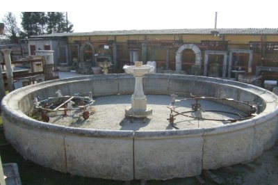 Fontana in pietra da centro giardino