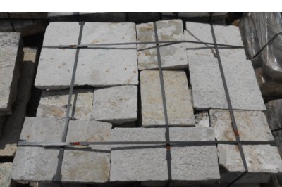 Pavimentazioni in pietra bianca antiche