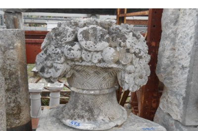 Vasi sopracolonna in pietra di Vicenza antichi