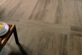 VIBE: gres porcellanato effetto legno — immagine 1 di 6