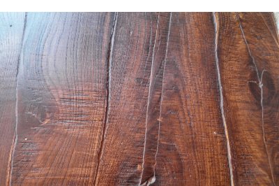 superfici e tavoli con terracotte antiche