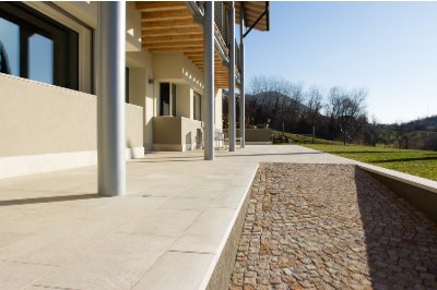 Casa Privata in Travertino e Pietra