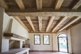 Travi antiche per tetti e solai — immagine 1 di 9