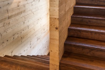 Scale in legno antico di recupero