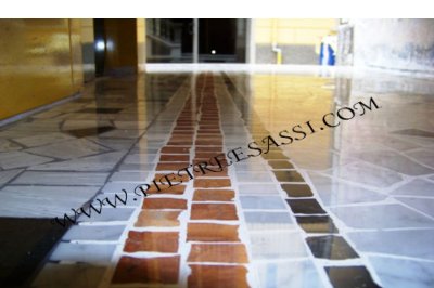 pavimento in palladiana e mosaico di marmo