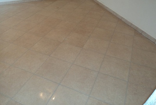 posa in opera pavimenti 40x40 incollato,montato a rombo